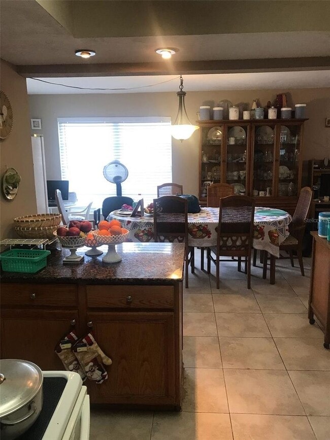 Photo - Cozy 4 bedroom end unit | Pet friendly!! | Central Sarasota near downtown and beaches