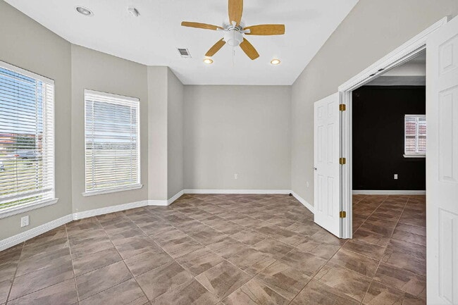 Photo - Large 4 Bed, 3.5 bath luxury home on 1 acr...