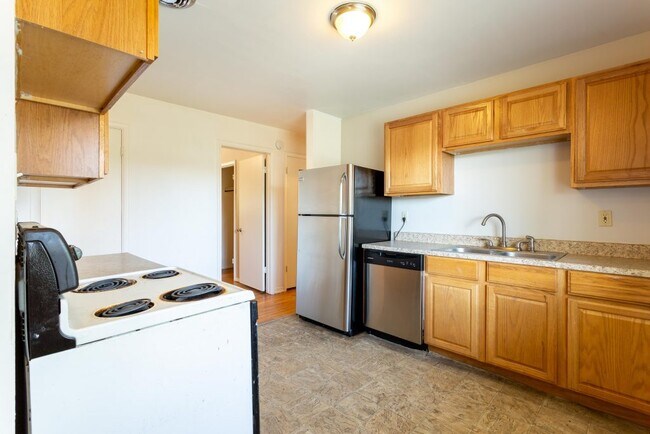 Photo - 3285 Moorhead Ave