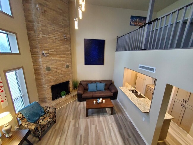 Photo - 105 Brentwood Dr Townhome