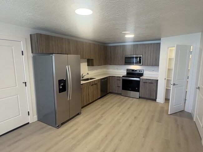 Building Photo - 2028 Sawmill Blvd