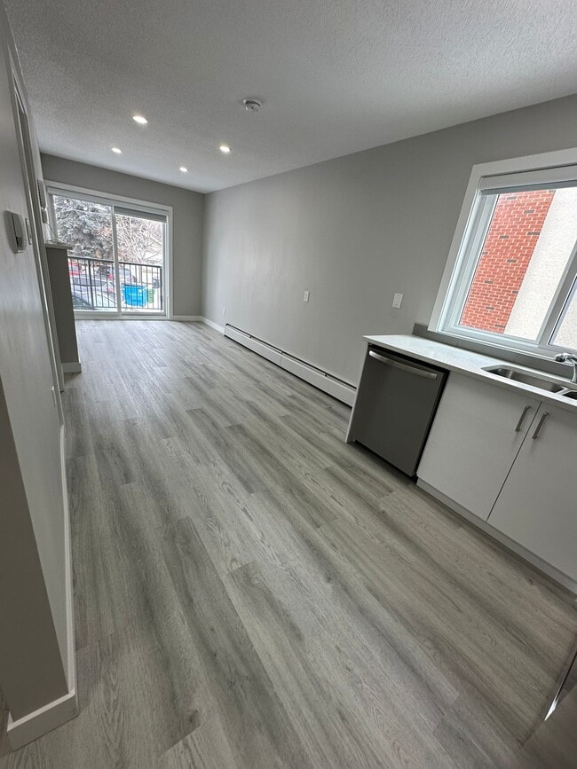 Building Photo - 9938-88 88 Ave NW Unit 5