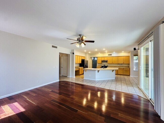 Photo - 672 W Raven Dr