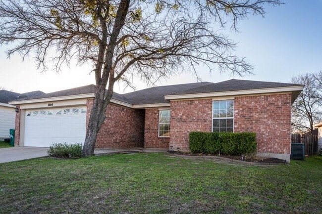 Photo - 1004 Muelhause St