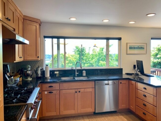 Photo - Spacious 4 Bedroom Magnolia Home Available June 12th
