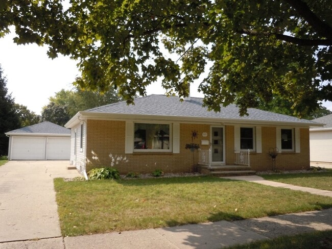 Building Photo - 949 E Lindbergh St