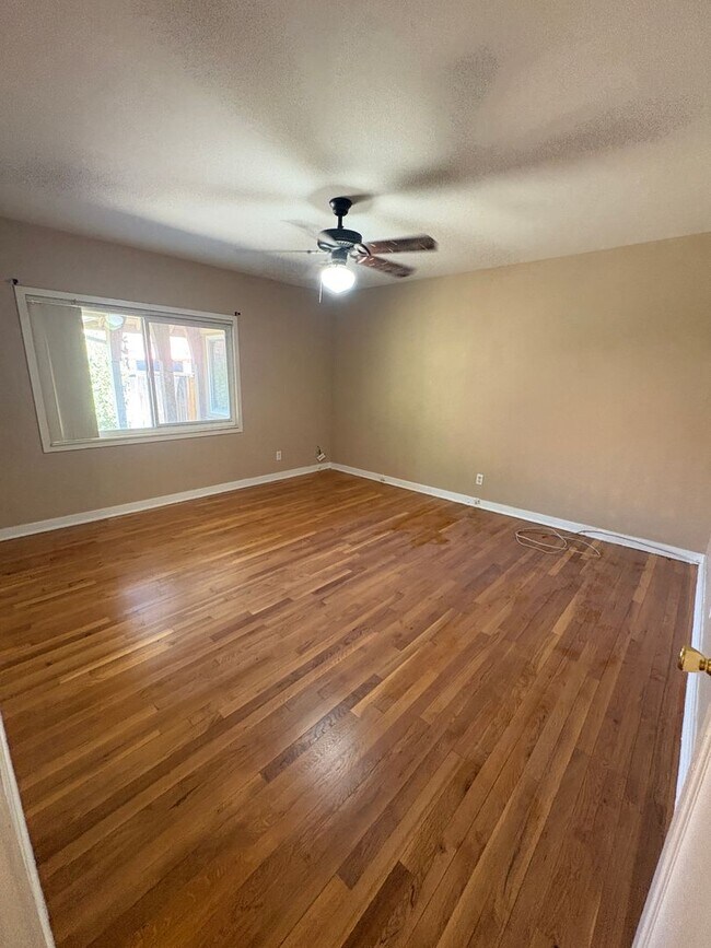 Photo - 2450 Ione St