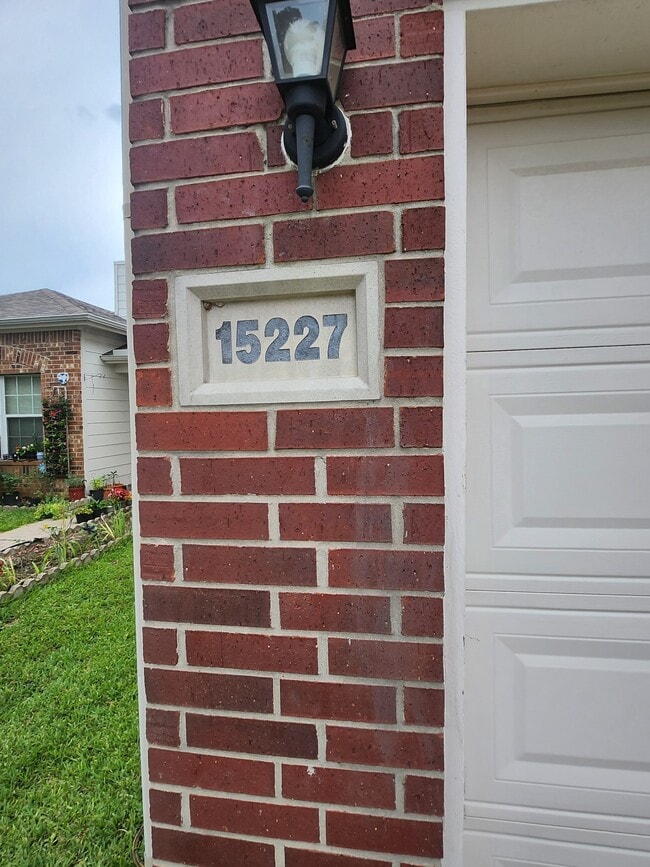 15227 Mission Oak Dr