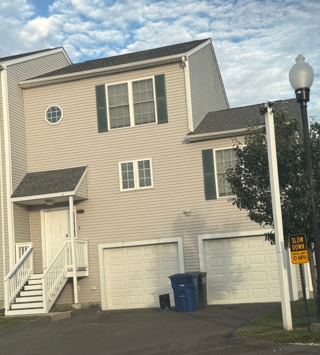 Building Photo - 840 Seaview Ave Unit 5