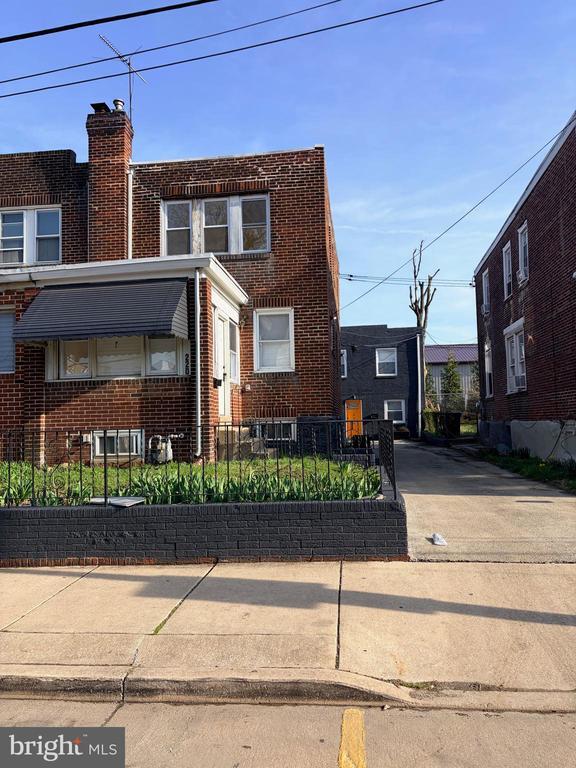 Photo - 220 N 9th St