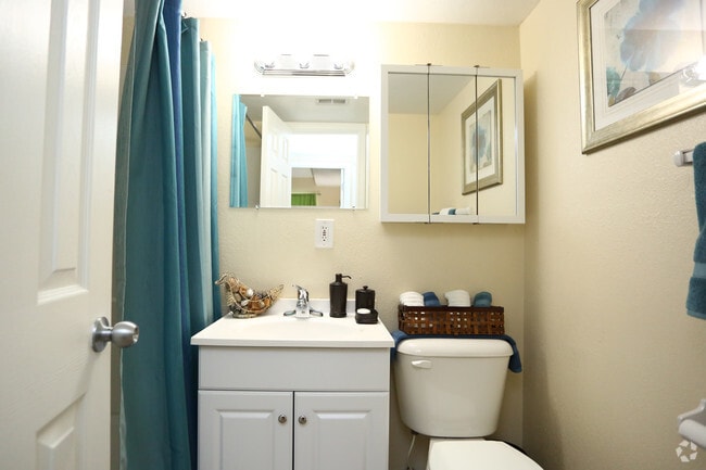 2BR,1BA,1000SF - Bathroom
