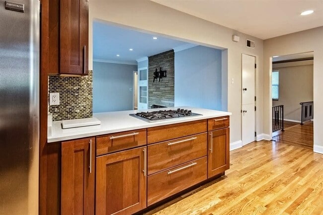 Photo - 5209 Walnut Grove Rd