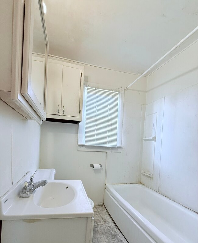 Photo - 610 W Main St