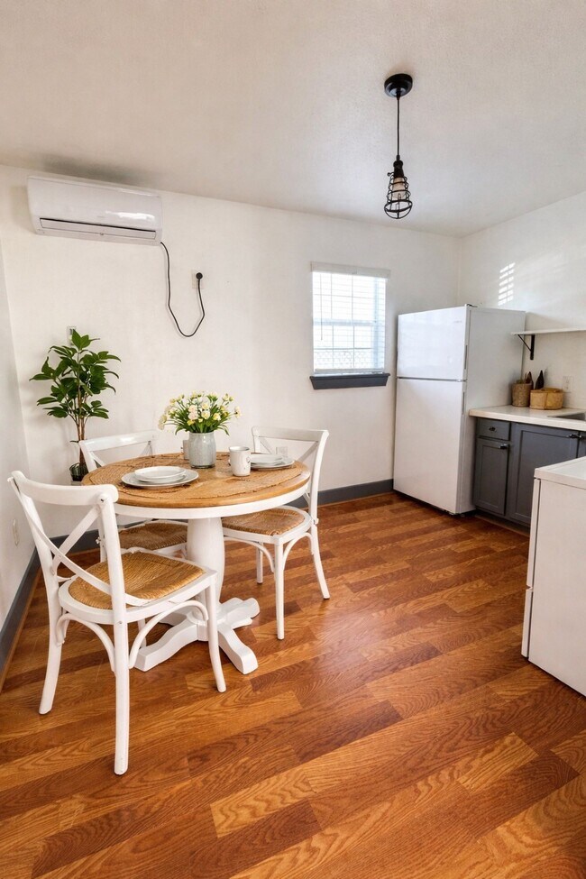 Photo - 5304 Polk St Unidad 1