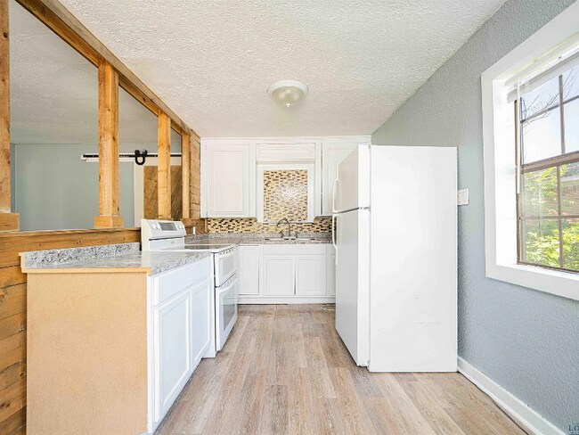 Photo - 115 Yates St