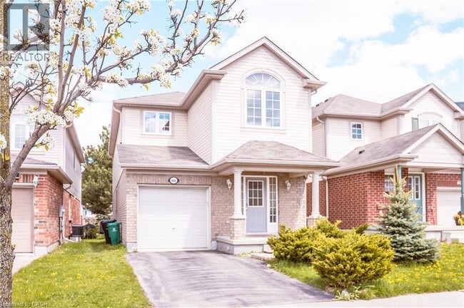 Photo - 456 Beaumont Cres