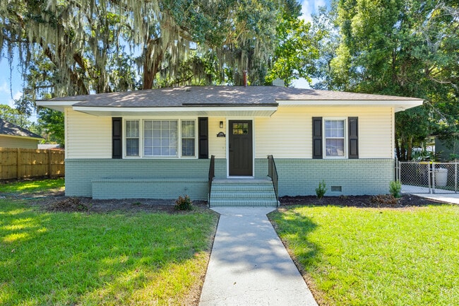 Building Photo - 2105 S Fernwood Dr Rental