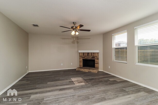 Photo - 3233 Sunshine Way