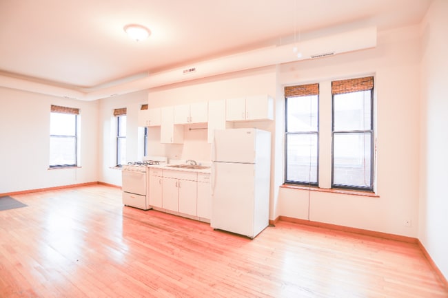 Photo - 652 N Noble St Unit 4R