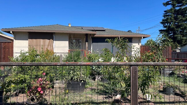2656 Victoria Dr
