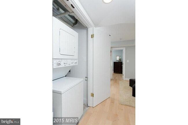 Photo - 165 D St SE