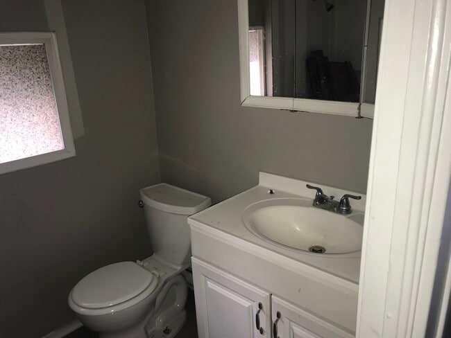 Photo - 108 1/2 W Filbert Street Unidad 002