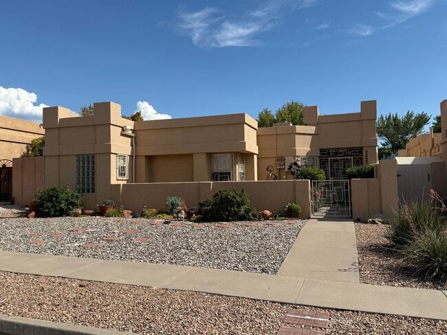 Building Photo - Desirable 3 Bed 2 Bath 2 Car Garage Rental
