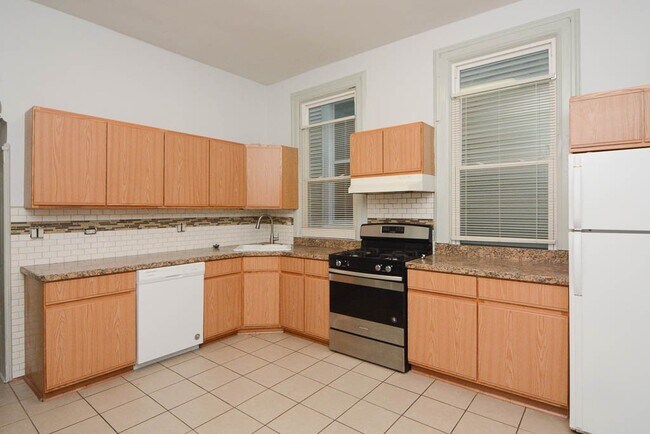 Photo - 3214 N Racine Ave Unit J04P