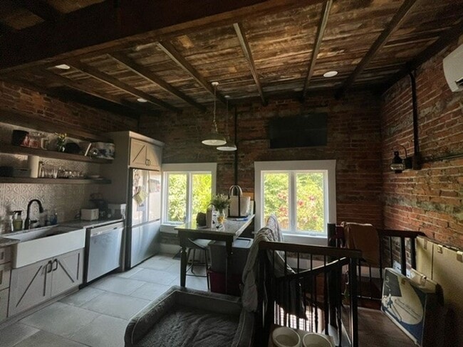 Photo - 260 N 22nd St