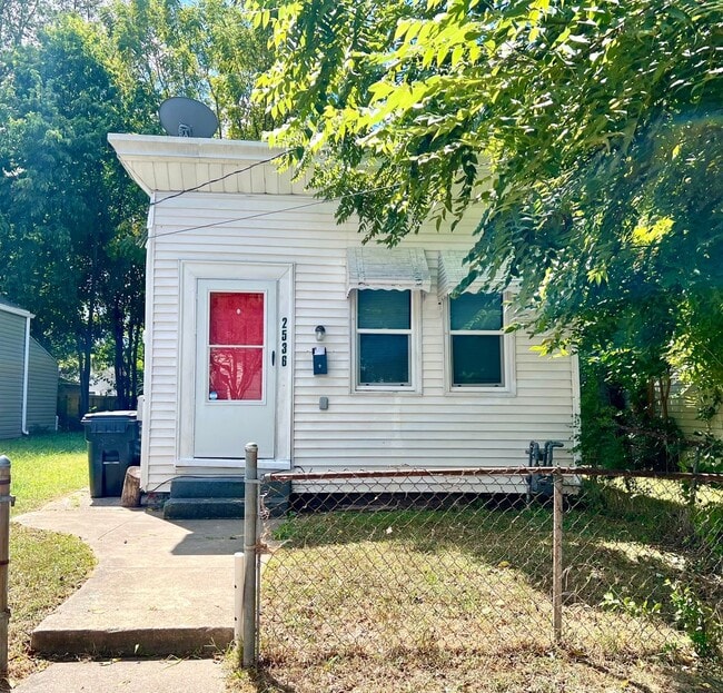 Building Photo - Updated 2 bedroom Portland house- Section ...