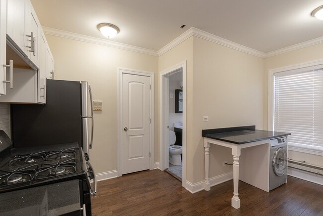 Photo - 3826 N Greenview Ave Unit J09P