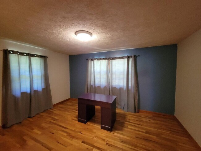 Photo - 3 bedroom house 1.5 bathroom