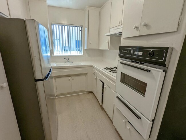 Building Photo - 1338 N Gardner St Rental