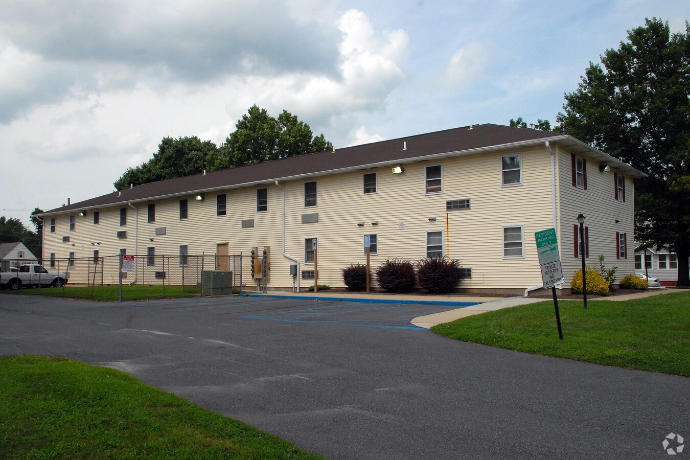 Academy Apartments - Academy Apartments