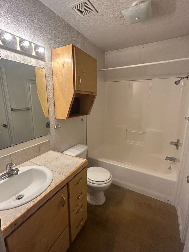 Building Photo - Perfect Elm Mott Duplex