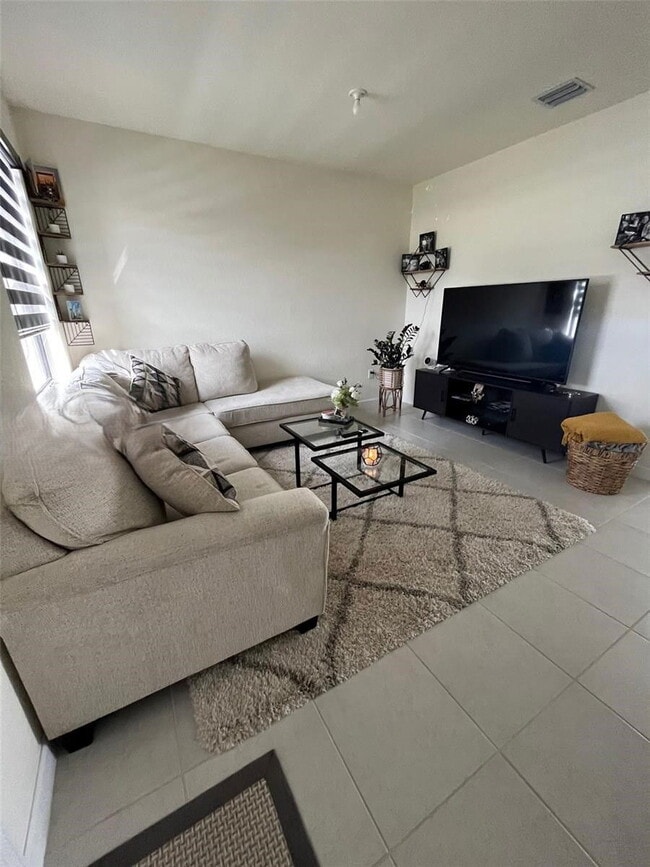 Photo - West 113th Street, Hialeah, FL 33018 - 3 B...