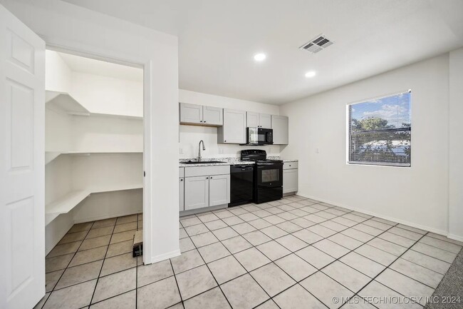 Photo - 2807 E 3rd St Unit B