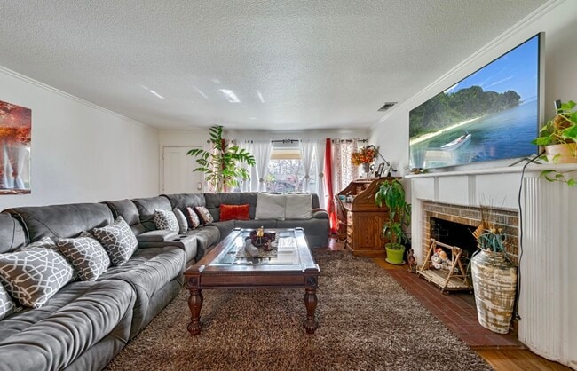 Photo - 4205 Lyle St