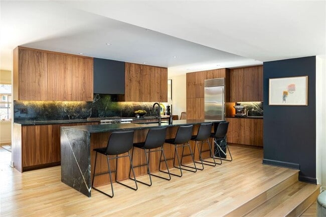 Photo - 902 Cumberland Rd NE