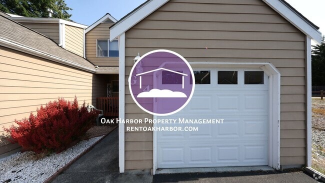 Building Photo - 3 Bed 2.5 Bath - Pet Friendly - Deck - Gar... Rental