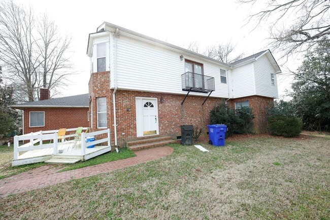 Building Photo - Great home in Chapel Hill!