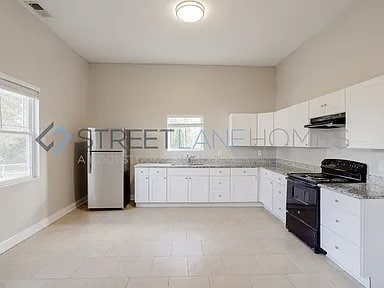 Photo - 119 Wellington St