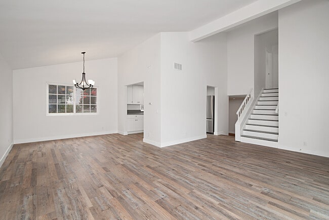 Living and dining room with vaulted ceilings - 292 Chapalita Dr