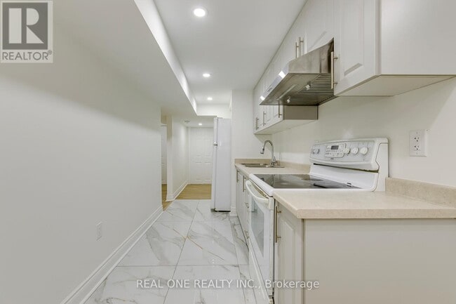 Photo - 655 Paragon Pl