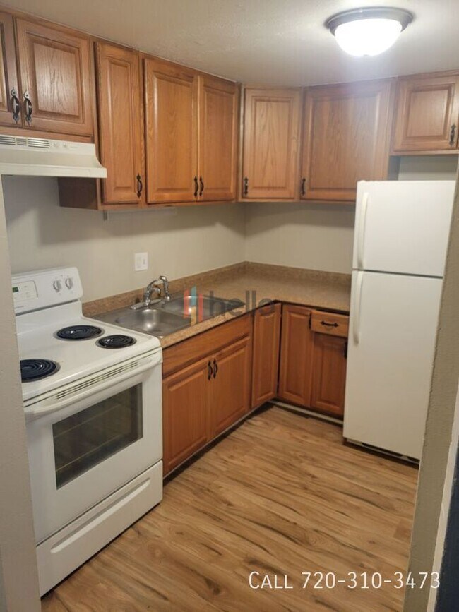 Building Photo - 1400 W Mississippi Ave Unit 105