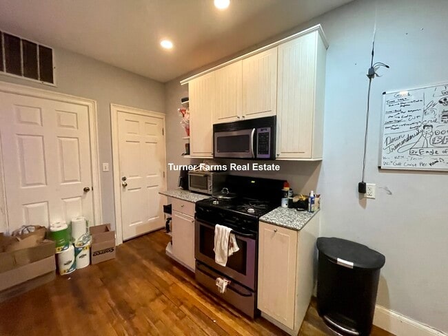 Photo - 731 Parker St