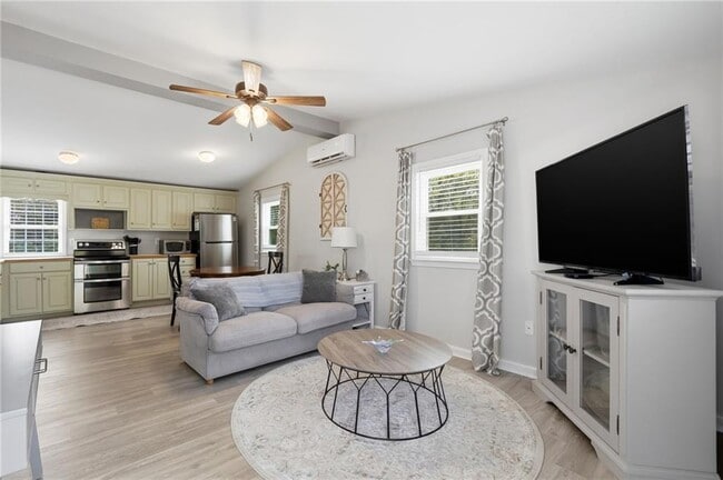 Photo - 1817 Hardman Ln