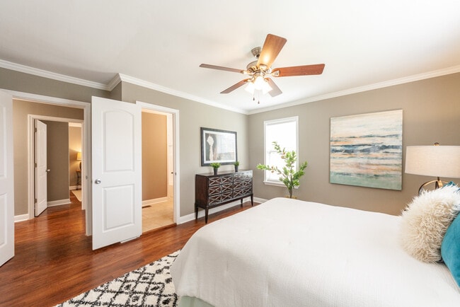 Photo - 833 Grove St