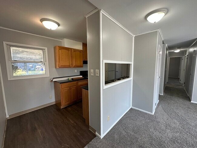 Photo - 1746 Richmond Rd NE