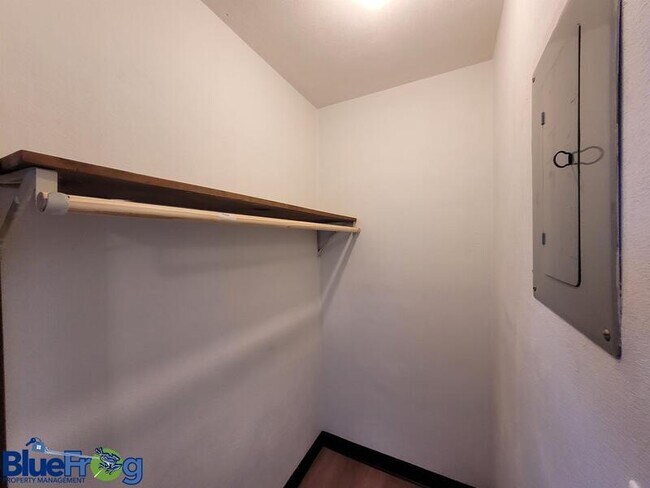 Photo - 1914 Division St